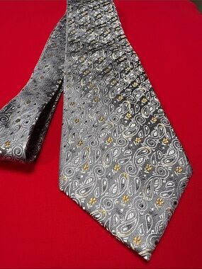 Geoffrey Beene silk tie!
